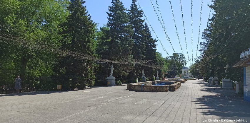 Прогулка Вики по парку — Куклы Ruby Red (Руби Ред) Fashion Friends: Siblies (фото 7)