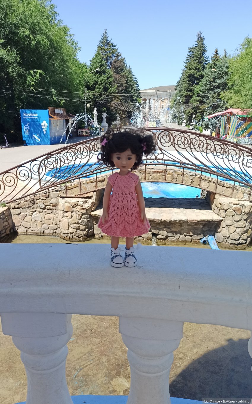 Прогулка Вики по парку — Куклы Ruby Red (Руби Ред) Fashion Friends: Siblies (фото 10)