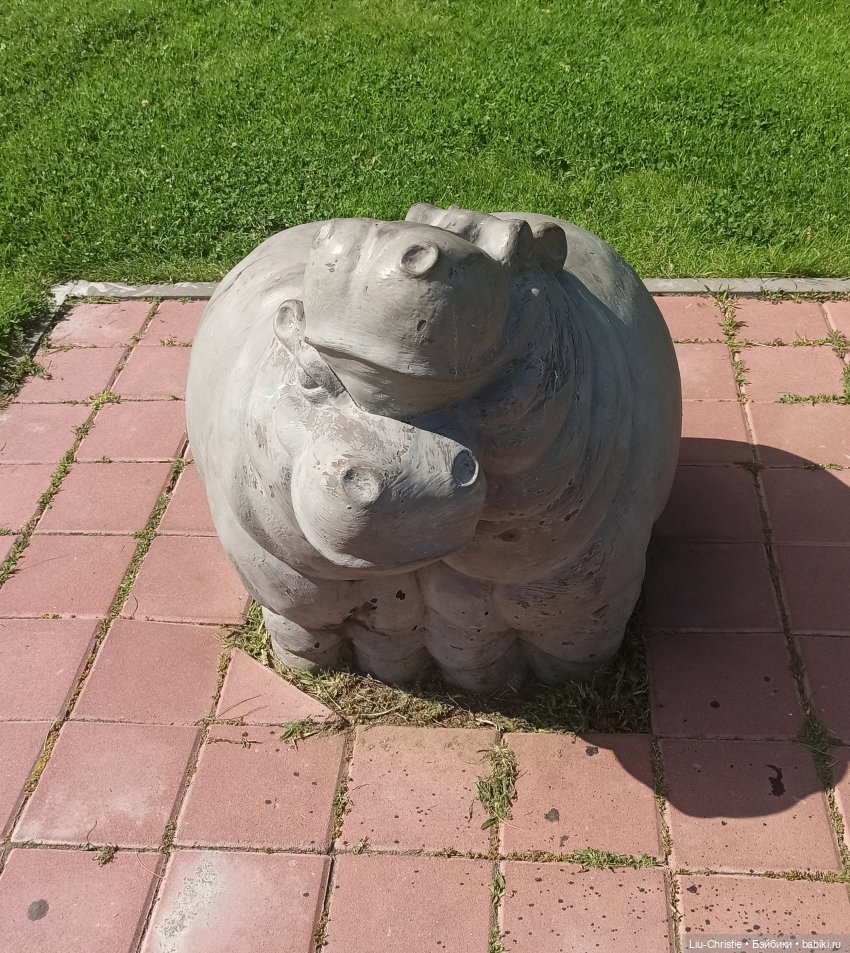 Прогулка Вики по парку, ч. 2