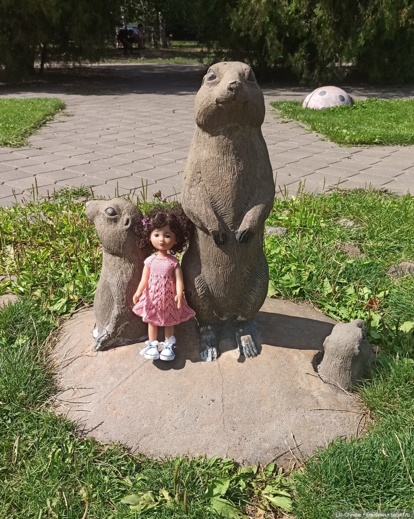 Прогулка Вики по парку, ч. 2