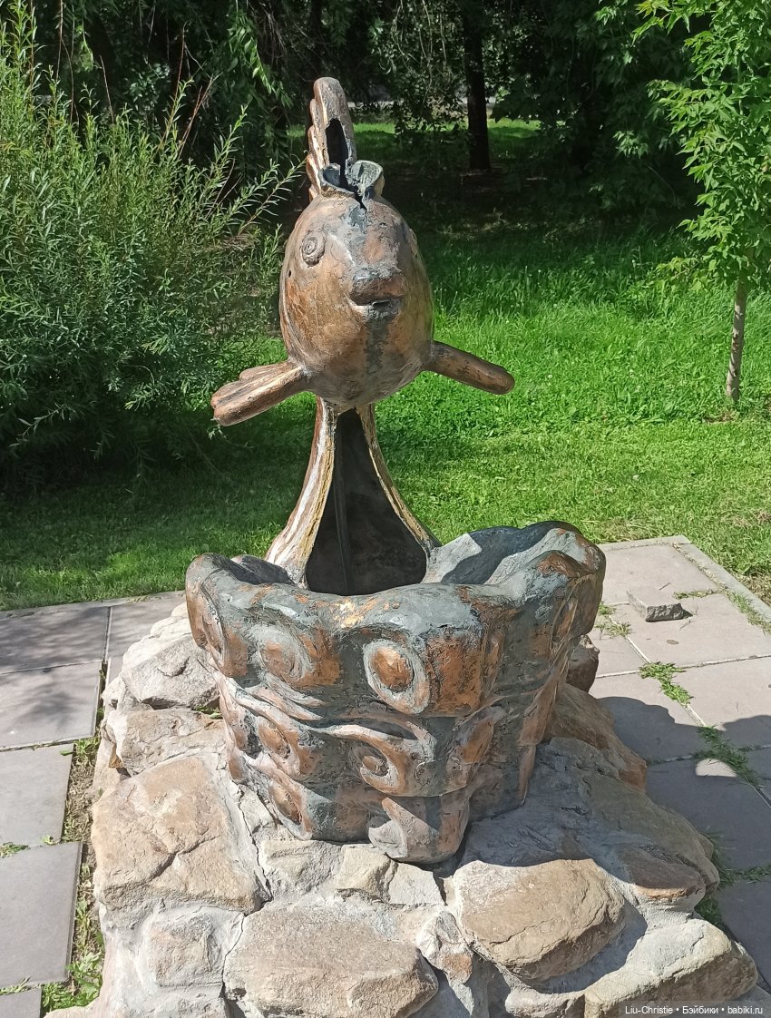 Прогулка Вики по парку, ч. 2