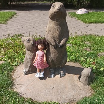 Прогулка Вики по парку, ч. 2