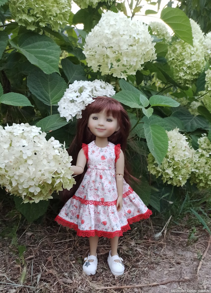 Белка и цветы — Куклы Ruby Red (Руби Ред) Fashion Friends: Siblies (фото 2)
