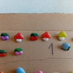 Много маленьких пуговиц для пошива платьев куклам, маленькие кнопки, заклепки.