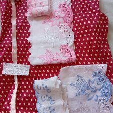 Много кружева. Ленты. Резинка кружевная. Шитьё