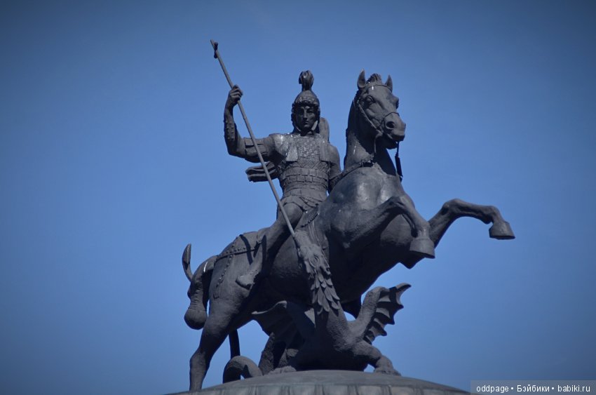 Питерские едут в Москву. Две подружки гуляют по Столице