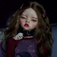 Ларина с прикрытыми глазками на теле Huajing