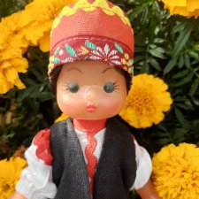 Маленькая куколка  в народном костюме. 20 см