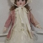 Костюм для антикварной куклы или реплики.