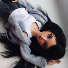 Жгучая брюнеточка