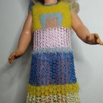 Вязаное платье для куклы в разных техниках - ТУН и спицы.