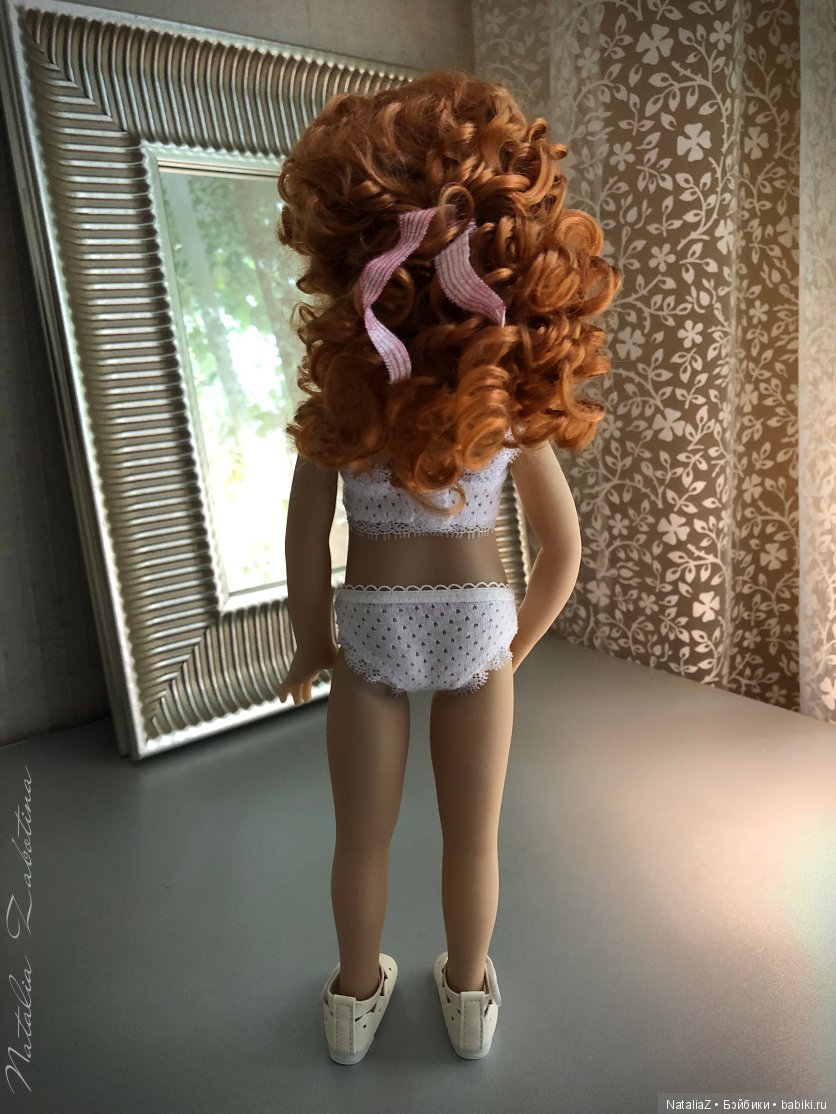 Новенькая, тоже маленькая и (а как иначе?) опять рыженькая