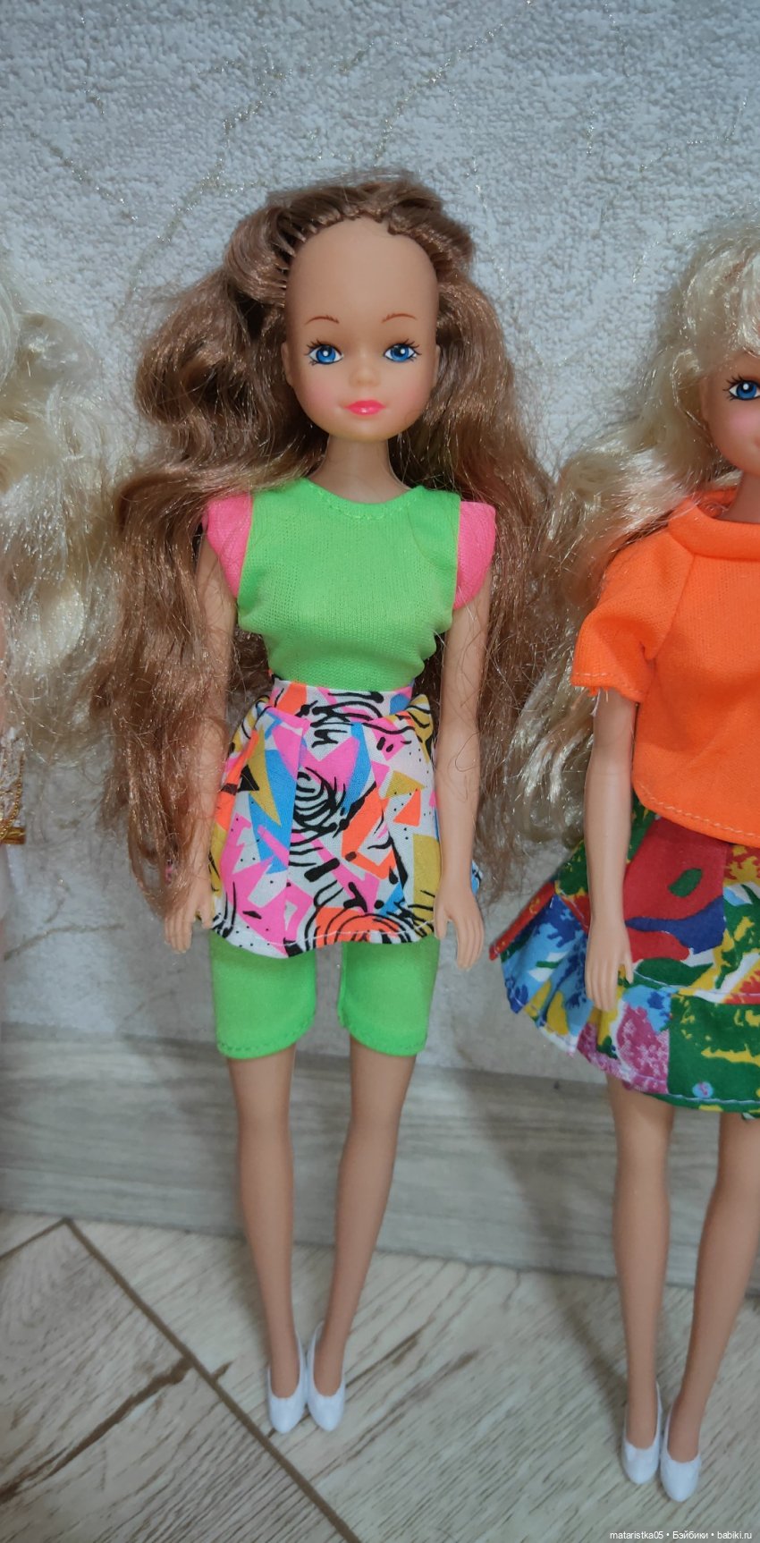 Брюнеточка