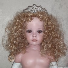 Парички для куколок б/у, но хорошие.