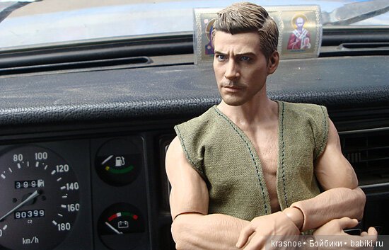 Базовый экшен от Hot Toys