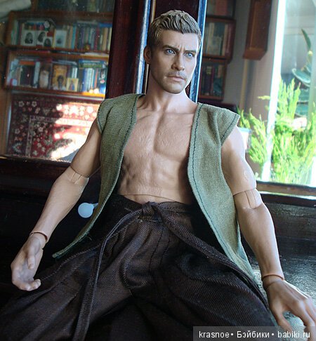 Базовый экшен от Hot Toys