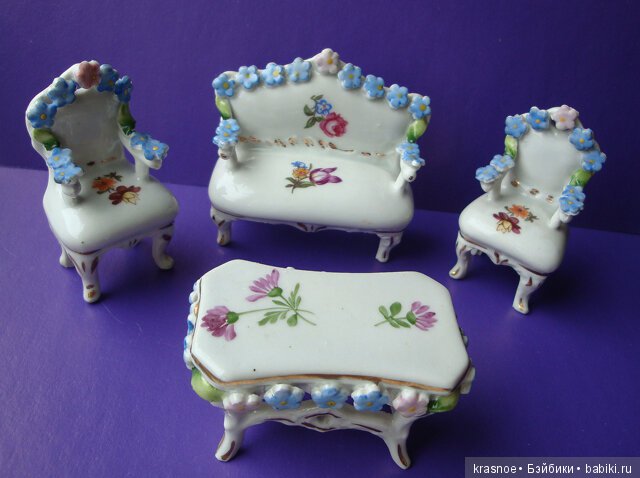 Во что мы с куклами играем? Во все! Фарфор: мебель, коллекционные наперстки, детская солонка (фото 2)