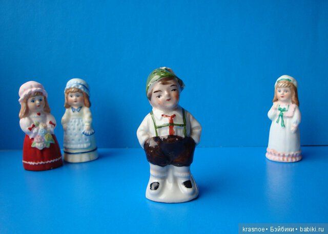 Во что мы с куклами играем? Во все! Фарфор: мебель, коллекционные наперстки, детская солонка (фото 8)