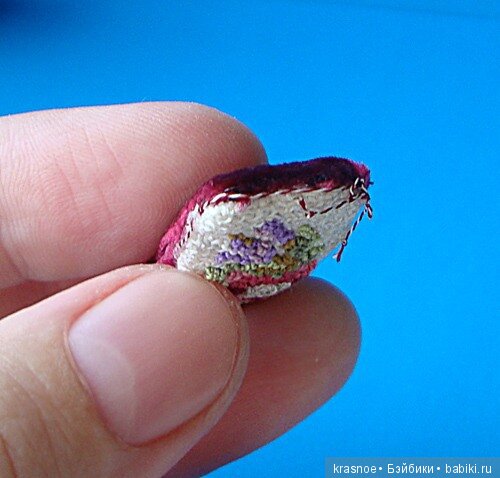 Микро. Имитация объемного шва berlinwoolwork в миниатюре 1:12 (фото 5)