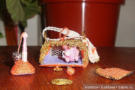 Во что мы с куклами играем? Минипига загоняем (фото 8)