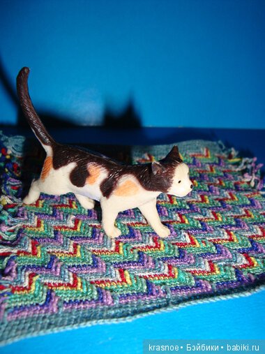 Вязаная миниатюра (уменьшенная копия пледа "Слезы апачей" автора SARAH LONDON) в формате 1х12 (фото 6)