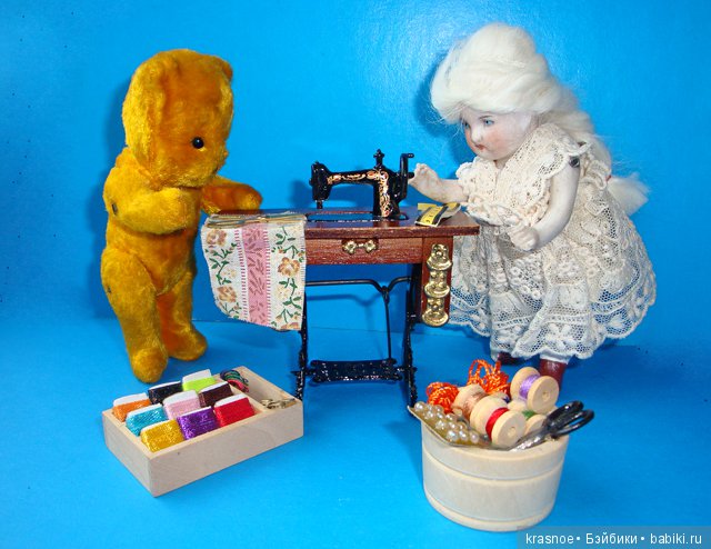Во что мы с куклами играем? Во все! Швейная машина - не роскошь (фото 2)