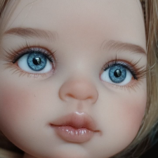 Милейшее личико, голубые глазки, пушистые реснички