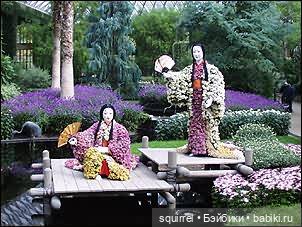 Японские куклы из хризантем