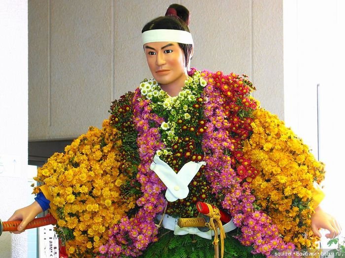 Японские куклы из хризантем (фото 4)