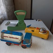Игрушки конец 70х - начало 80х годов ( весы, луноход, бензовоз)