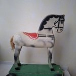 Старая винтажная деревянная лошадка 2