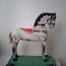 Старая винтажная деревянная лошадка 2