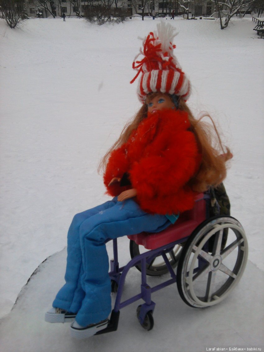 Зимняя прогулка в яблоневом саду с любимыми куклами