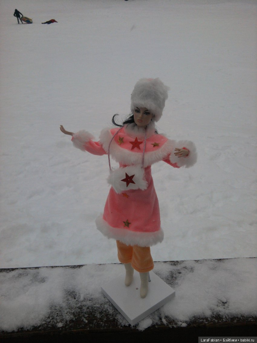 Зимняя прогулка в яблоневом саду с любимыми куклами (фото 3)