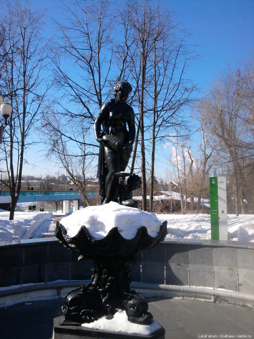 8 Марта в Нескучном саду — Куклы Barbie (Барби): Looks (фото 3)