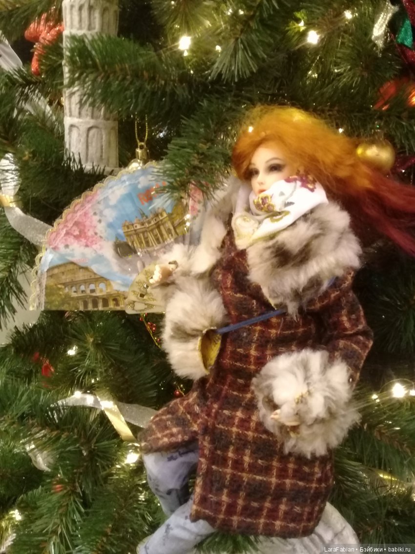 Аделина в ГУМе или куклы тоже любят ёлки (фото 4)