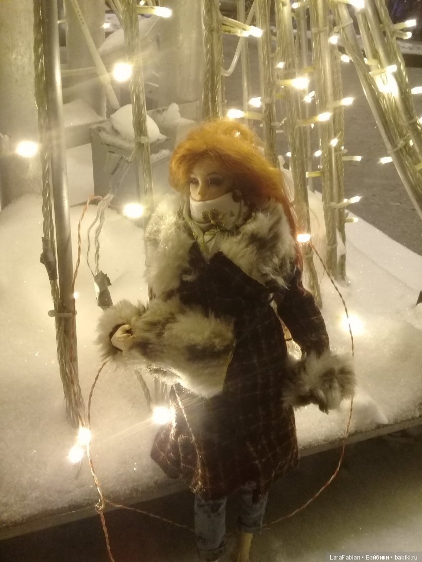 Аделина в ГУМе или куклы тоже любят ёлки (фото 10)