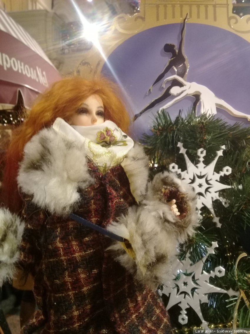 Аделина в ГУМе или куклы тоже любят ёлки (фото 9)