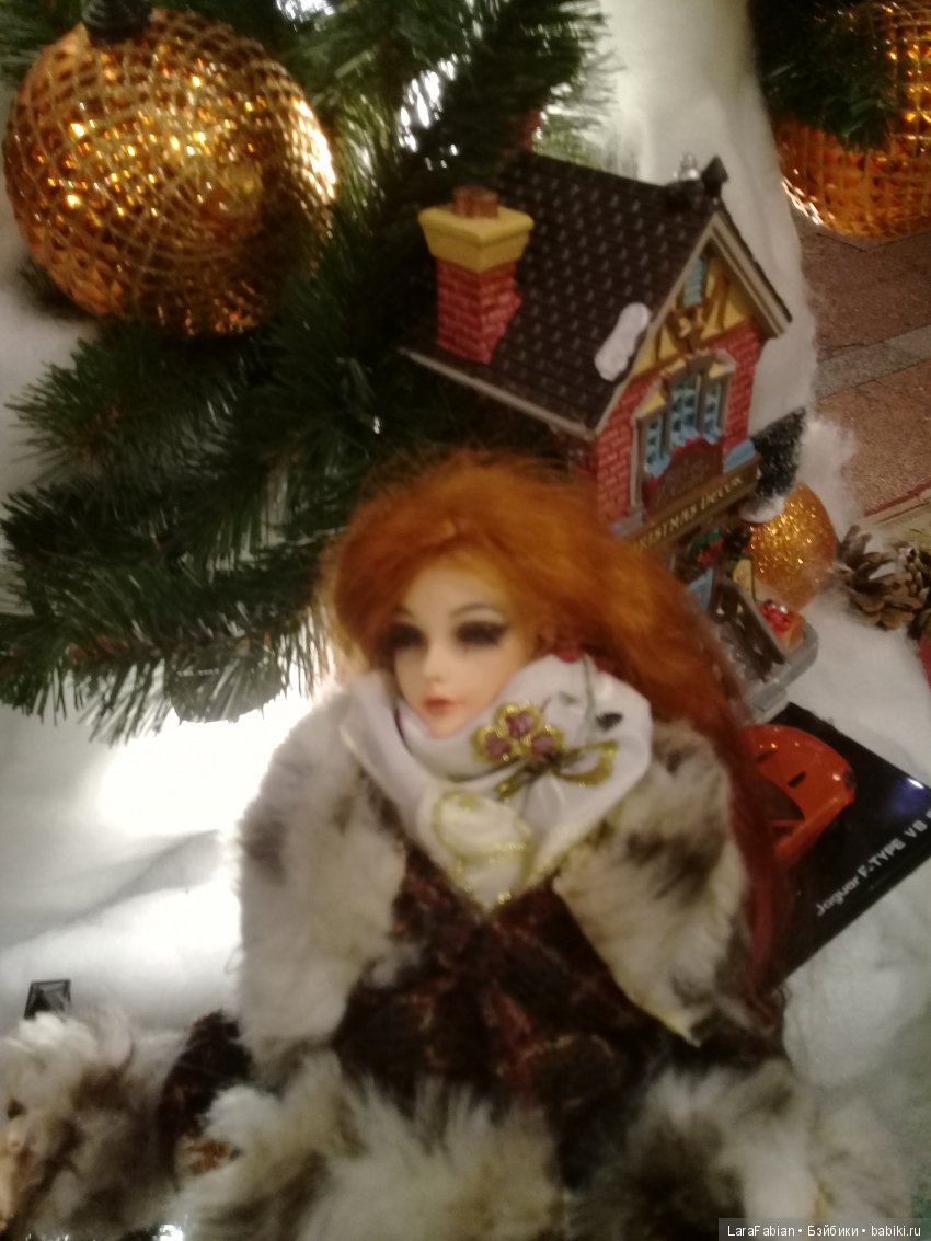 Аделина в ГУМе или куклы тоже любят ёлки (фото 3)