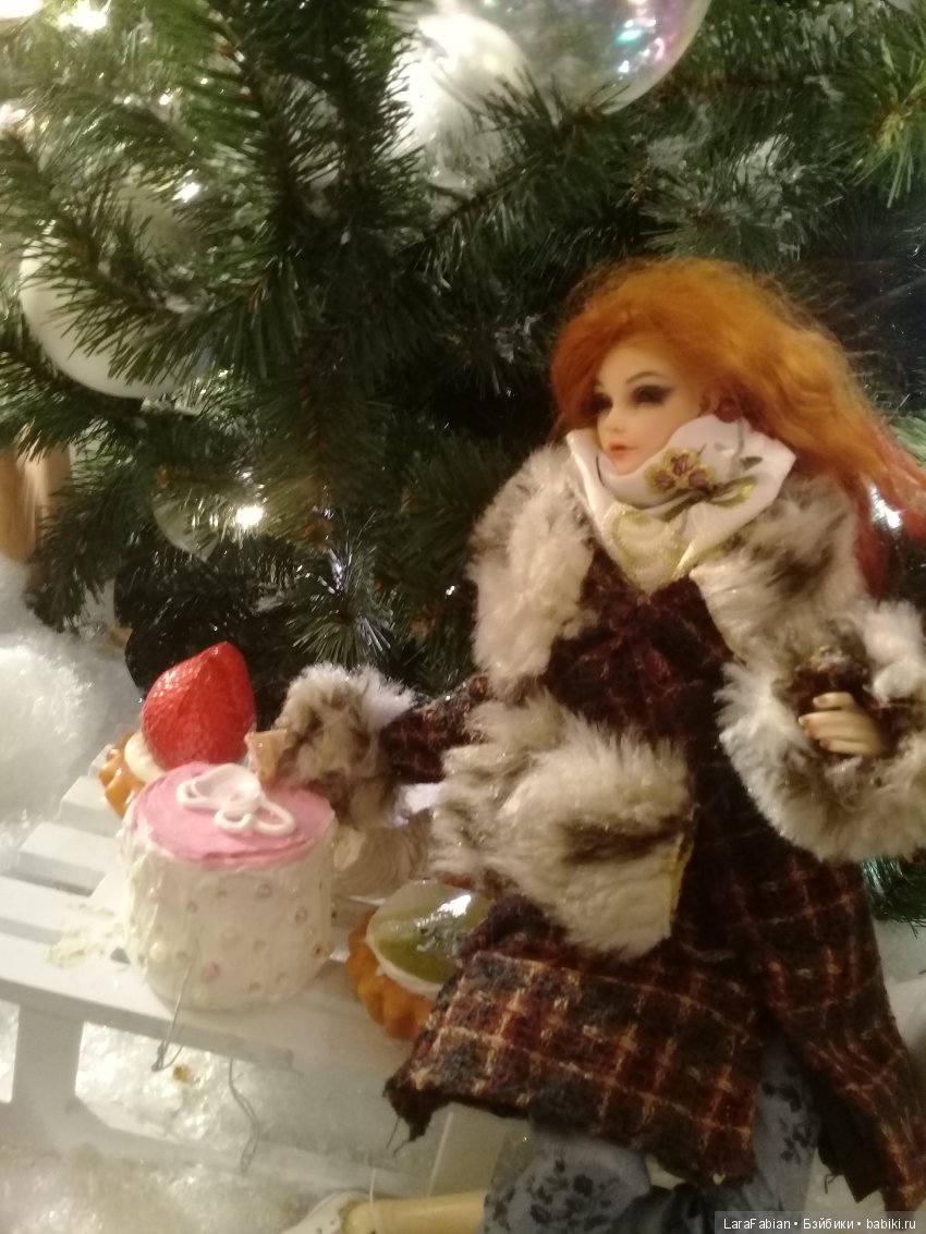 Аделина в ГУМе или куклы тоже любят ёлки