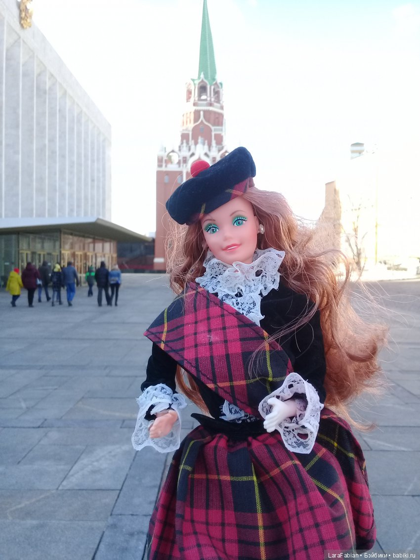 Шотландская гостья изучает столицу часть 1