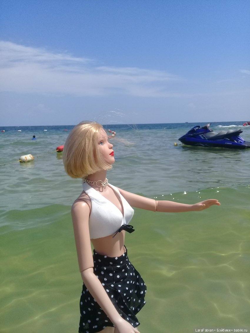 Дивы осваивают пляж и отель (фото 3)