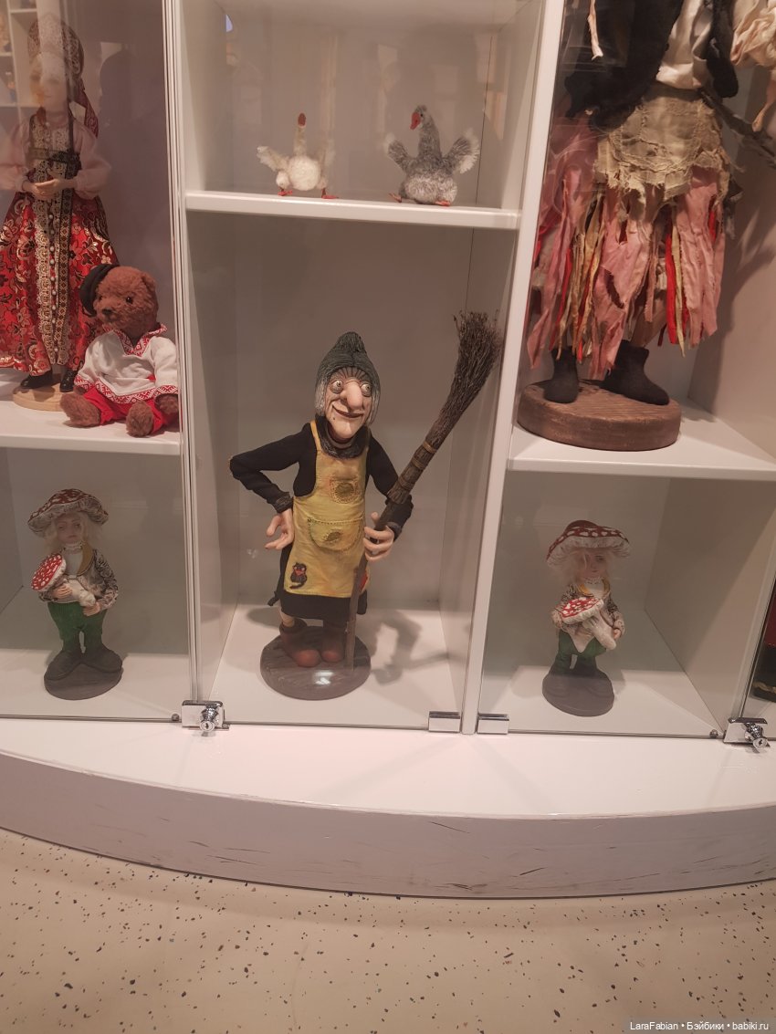 Новогодняя Москва. Рания и Тереза в ЦДМ