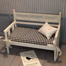 Миниатюрный диванчик в стиле кантри/прованс