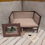 Миниатюрный диванчик