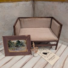 Миниатюрный диванчик