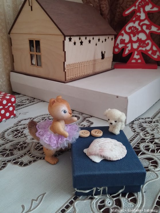 Как малыши коробочку открывали