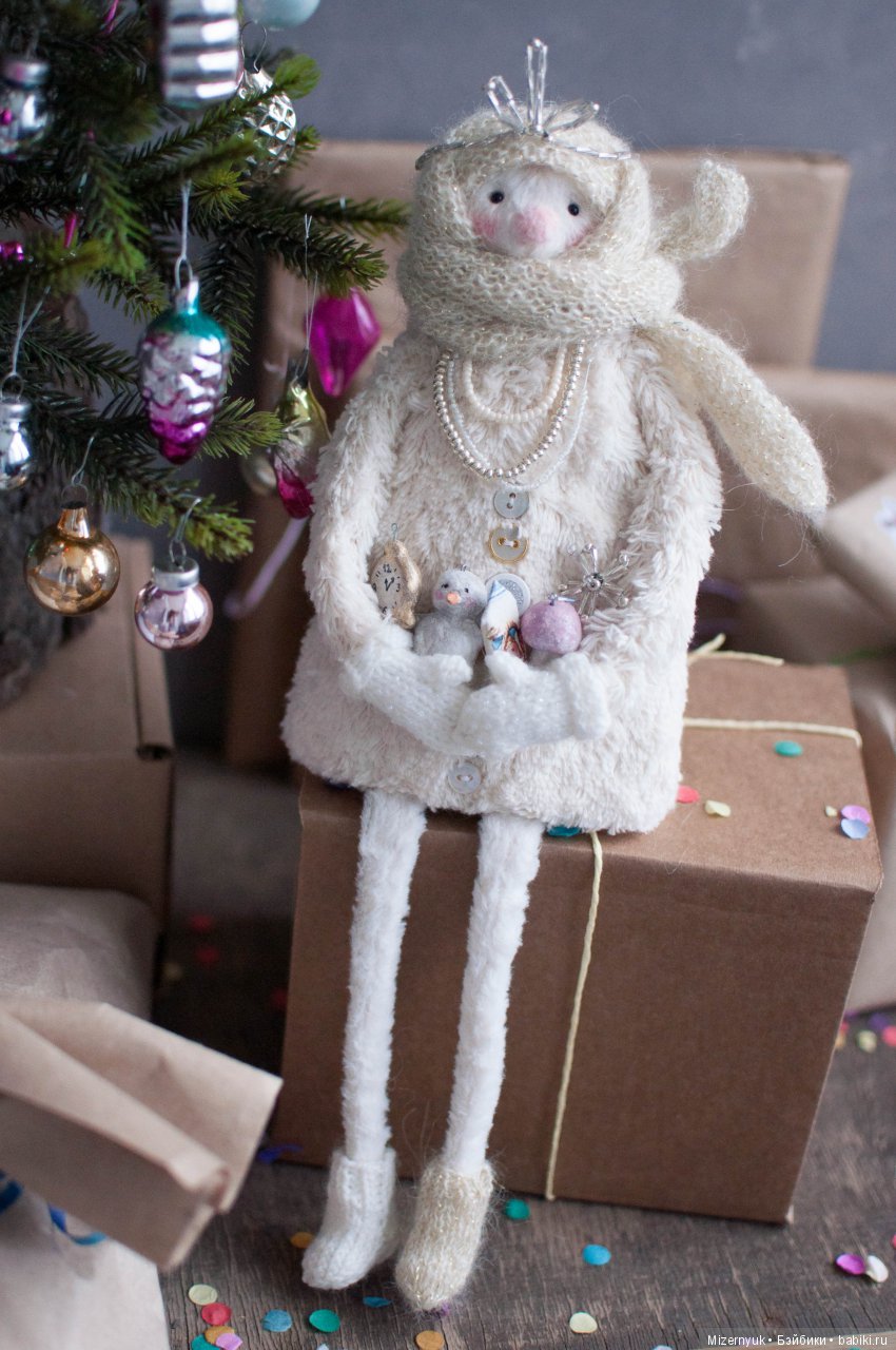 Бабулечка-Снегурочка поздравляет с наступающим Новым 2018 годом