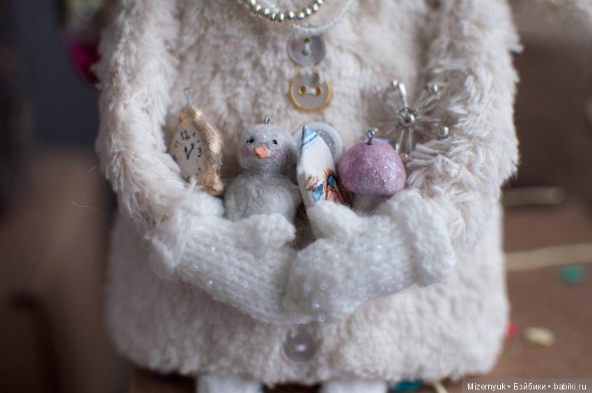 Бабулечка-Снегурочка поздравляет с наступающим Новым 2018 годом (фото 3)