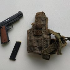 Пистолет с 2 магазинами и кобурой на ногу (1/6) Пистолет с 2 магазинами и кобурой на ногу (1/6)